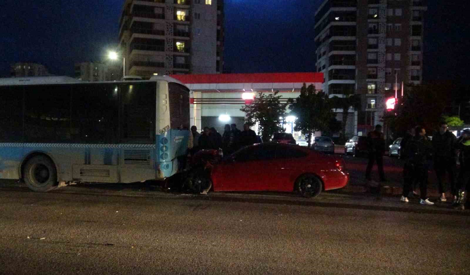 luks otomobil park halindeki otobuse carpti 5 R9tXFTfn
