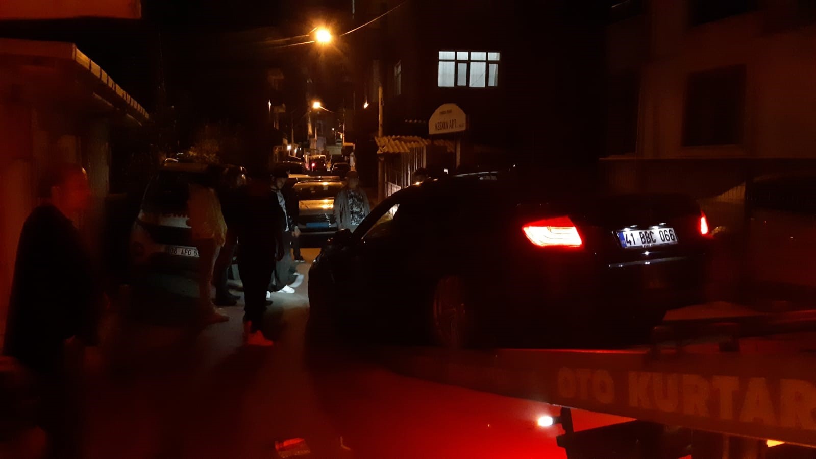 luks otomobilin icinde dehseti yasadi kacarken kaza yapti 0