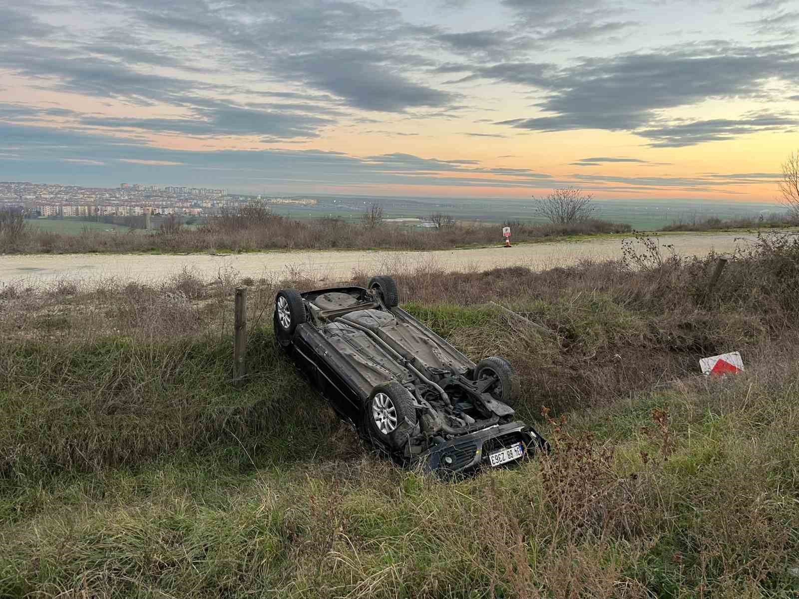 luleburgazda otomobil sarampole yuvarlandi 1 yarali 1 XYrSpi3s