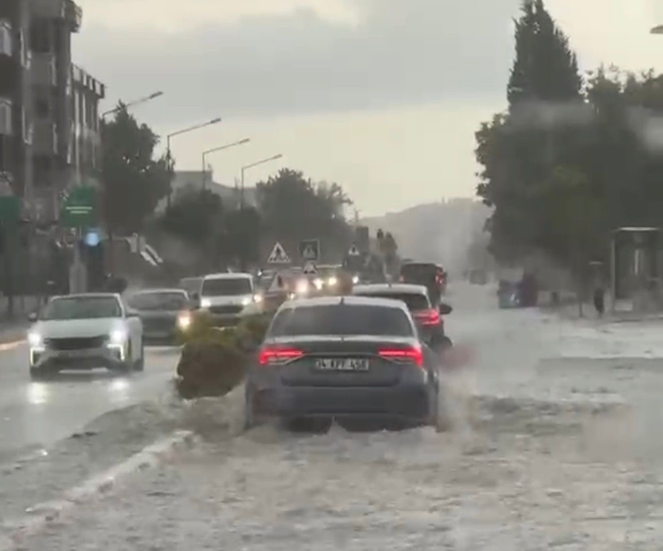 luleburgazda saganak yagis hayati felc etti cadde ve sokaklar gole dondu 0 FJhjhR5W