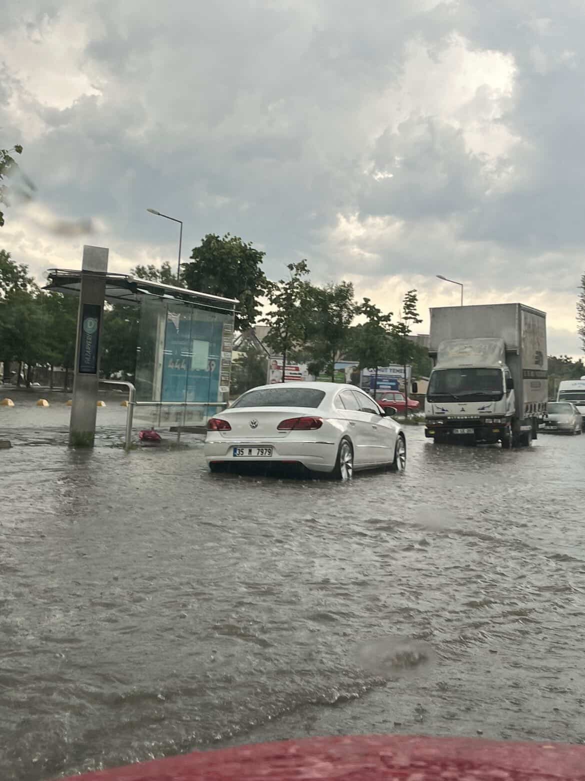 luleburgazda saganak yagis hayati felc etti cadde ve sokaklar gole dondu 5 BXfh6O5c
