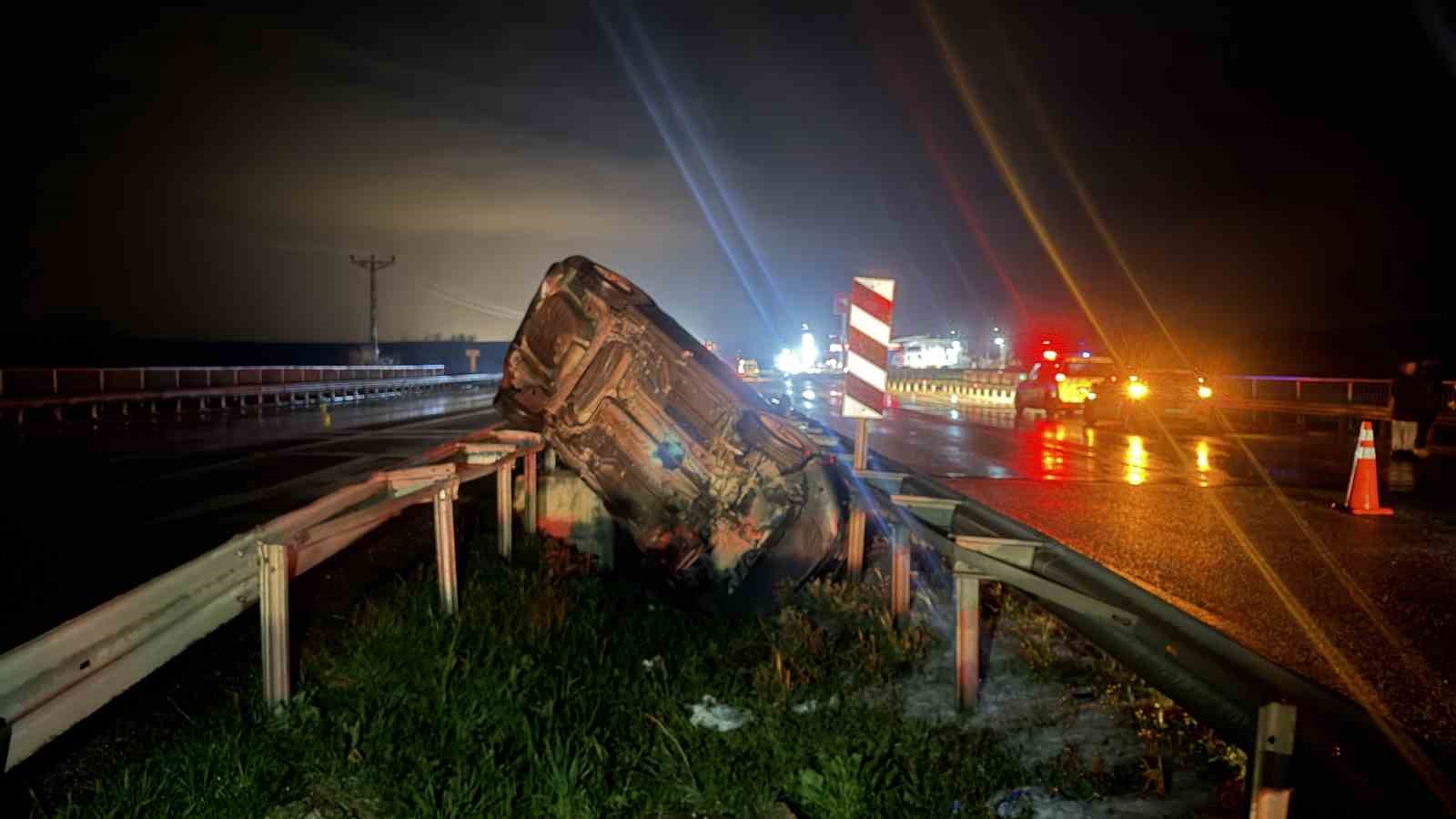 luleburgazda zincirleme kaza 2 yarali 1 otomobil yandi 1 RDLLXsGs
