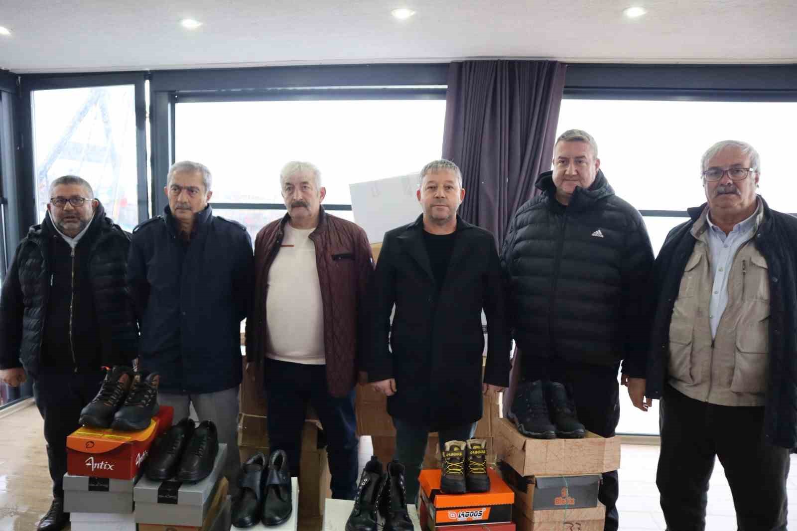 lunapark isletmecisinden cocuklar icin ayakkabi yardimi 0