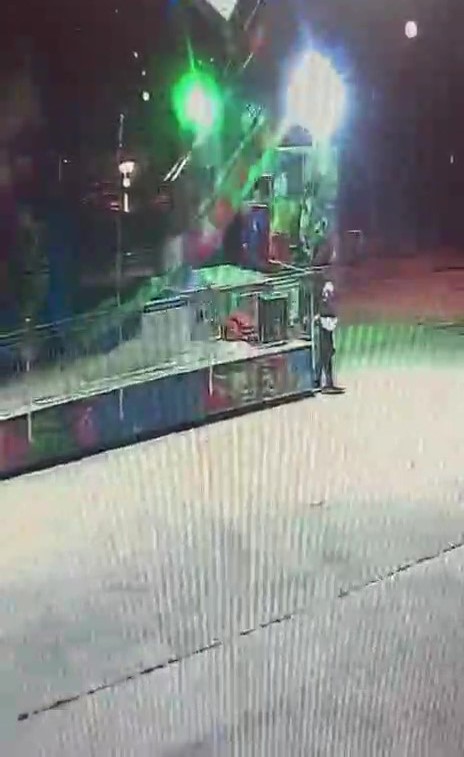 Lunaparktaki ölümlü kazanın görüntüsü kamerada 5 lunaparktaki olumlu kazanin goruntusu kamerada 1 UW5baCSH