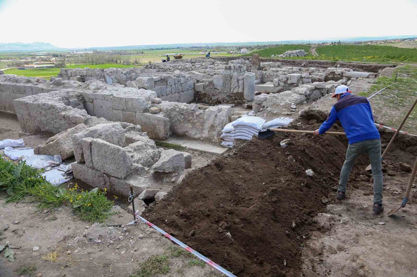 lystrada 2026 kazi sezonu basladi 4 qFzpBtCg