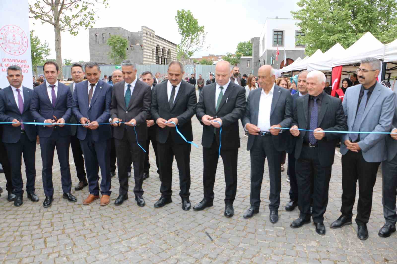 maarifin kalbinde marifetli genclik fuarina yogun ilgi 2 e2tVLrDk