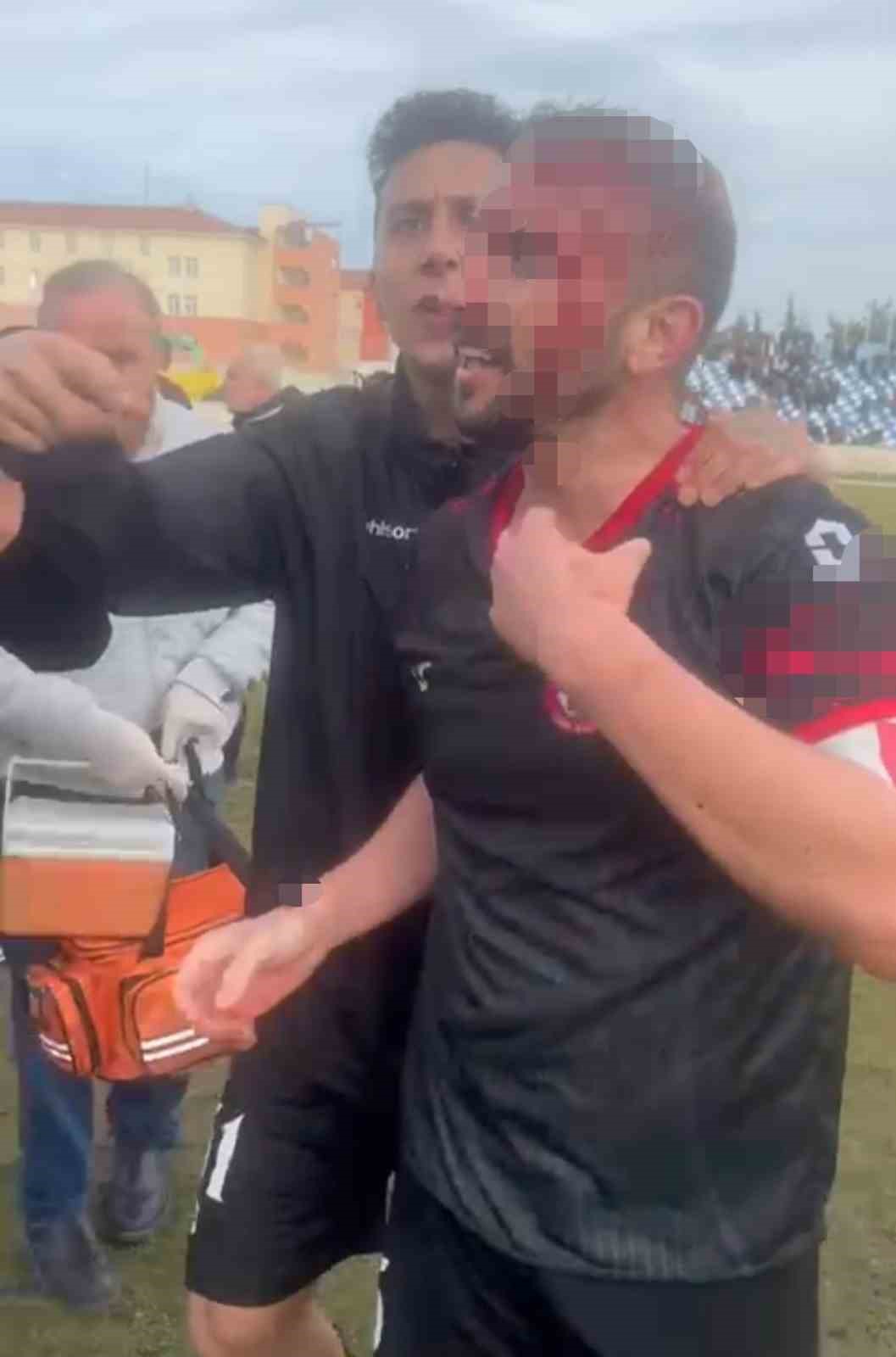 mac sonu saha karisti 3 futbolcu yaralandi 0 uFaO5XhX