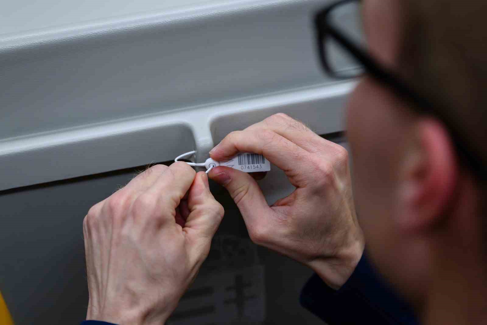 macaristanda halk parlamento secimleri icin sandik basinda 2