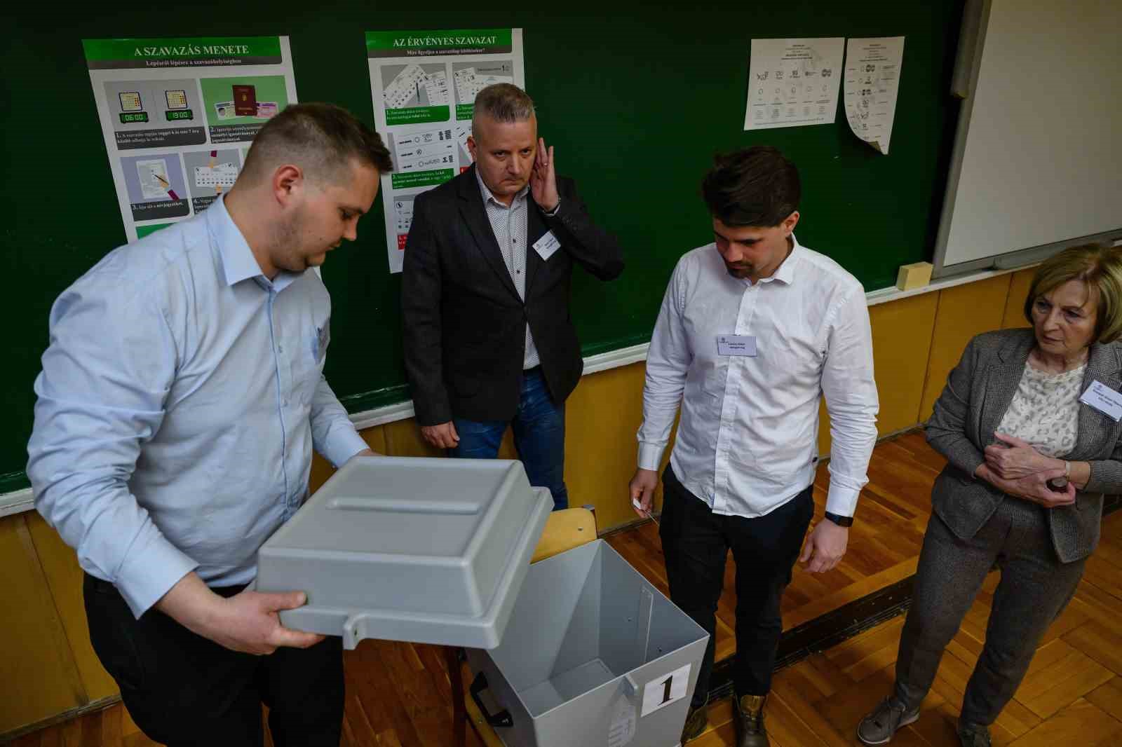 macaristanda halk parlamento secimleri icin sandik basinda 3 ZwLO9Vds