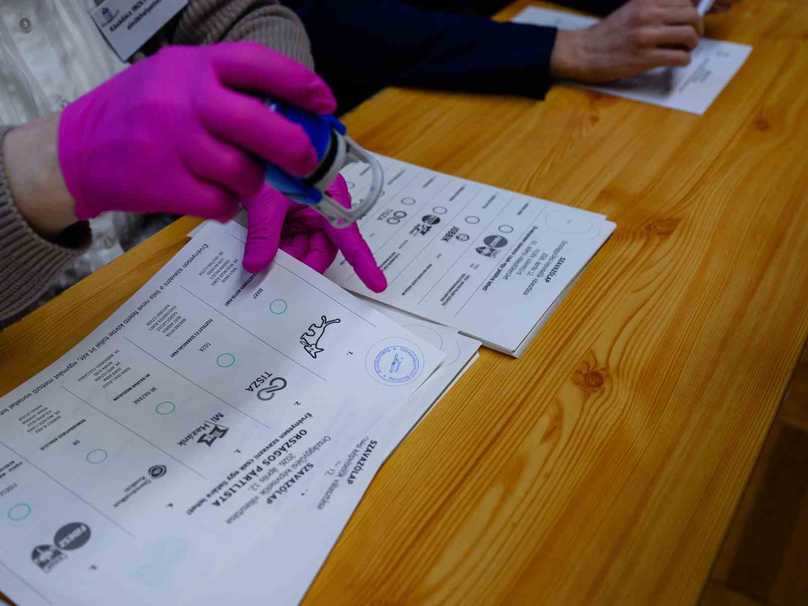 macaristanda halk parlamento secimleri icin sandik basinda 4