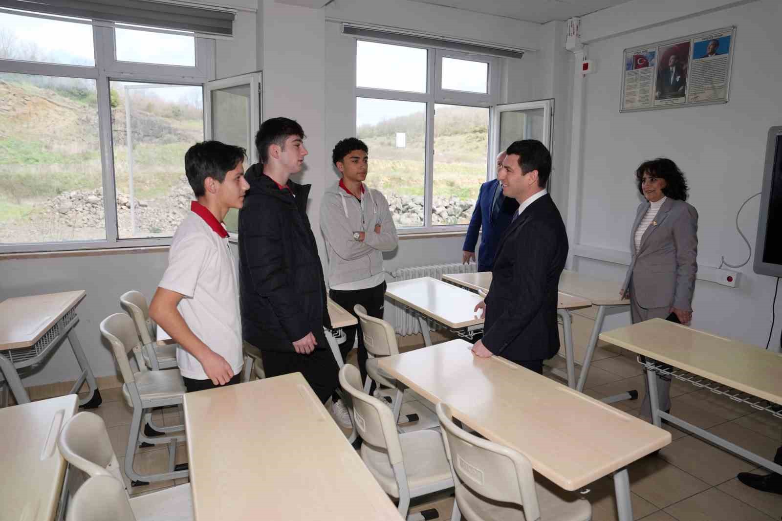 Macit, Yerkel ve Bayraktar, TFF Meral-Celal Aras Spor Lisesi’nde inceleme yaptı 6 macit yerkel ve bayraktar tff meral celal aras spor lisesinde inceleme yapti 2 HE1sOLLW