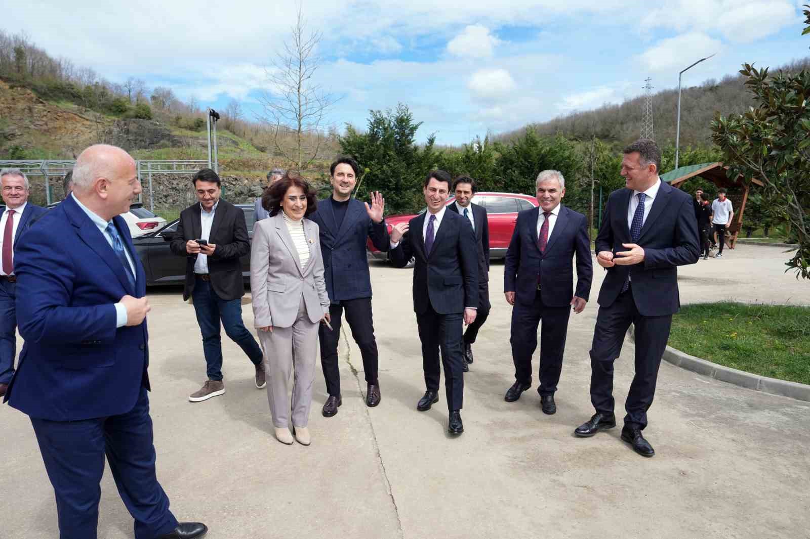 Macit, Yerkel ve Bayraktar, TFF Meral-Celal Aras Spor Lisesi’nde inceleme yaptı 7 macit yerkel ve bayraktar tff meral celal aras spor lisesinde inceleme yapti 3 gByAXJT2