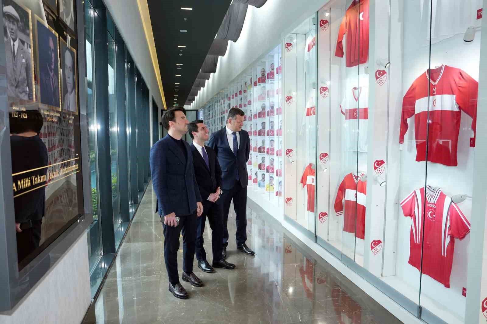 Macit, Yerkel ve Bayraktar, TFF Meral-Celal Aras Spor Lisesi’nde inceleme yaptı 9 macit yerkel ve bayraktar tff meral celal aras spor lisesinde inceleme yapti 5 umhclZe9