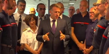 macron-esi-benzeri-gorulmemis-bir-yanginla-karsi-karsiyayiz-5BZNTqVV.jpg
