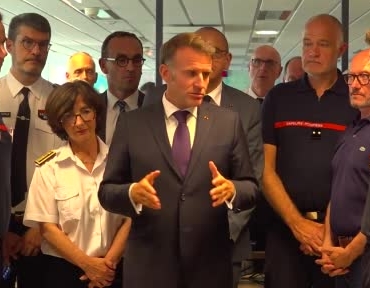 macron-esi-benzeri-gorulmemis-bir-yanginla-karsi-karsiyayiz-5BZNTqVV.jpg