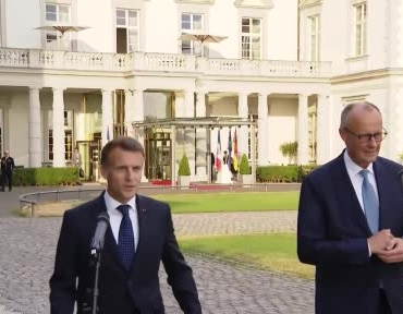 macron-ve-merz-ortak-bakanlar-kurulu-toplantisi-icin-almanyada-bir-araya-geldi-VCZ3B6yl.jpg