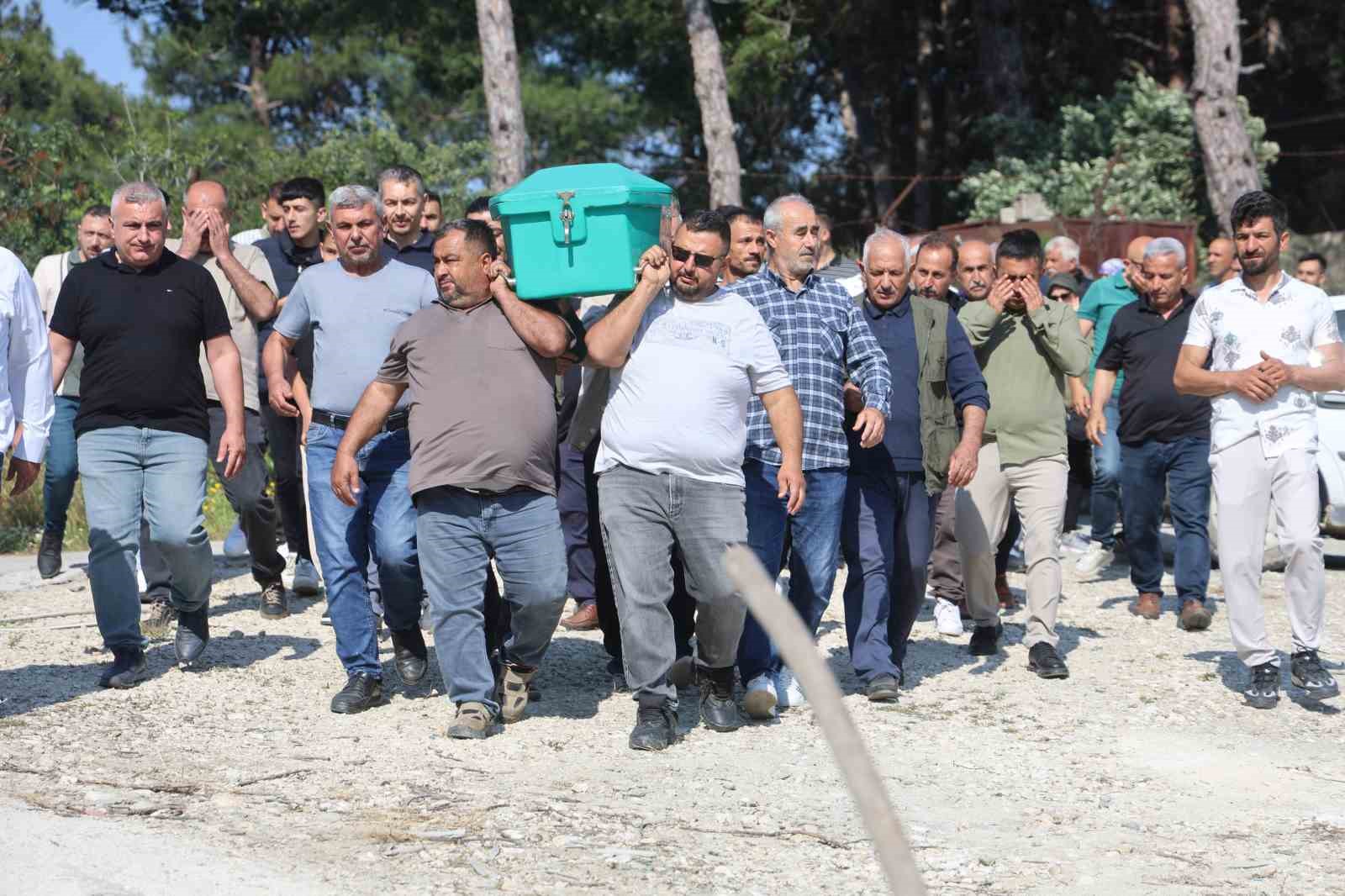 madde bagimlisi cani baba bogarak oldurdugu 3 yasindaki poyrazi parcalara ayirdi 4
