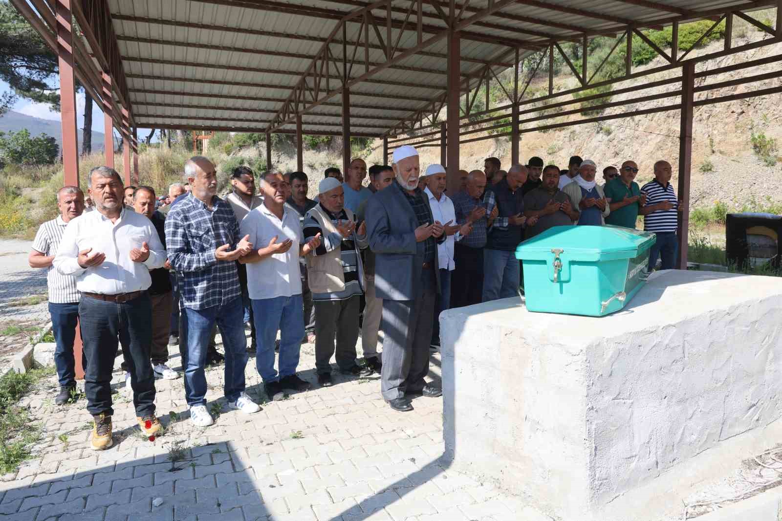 madde bagimlisi cani baba bogarak oldurdugu 3 yasindaki poyrazi parcalara ayirdi 7 Su55eGy9