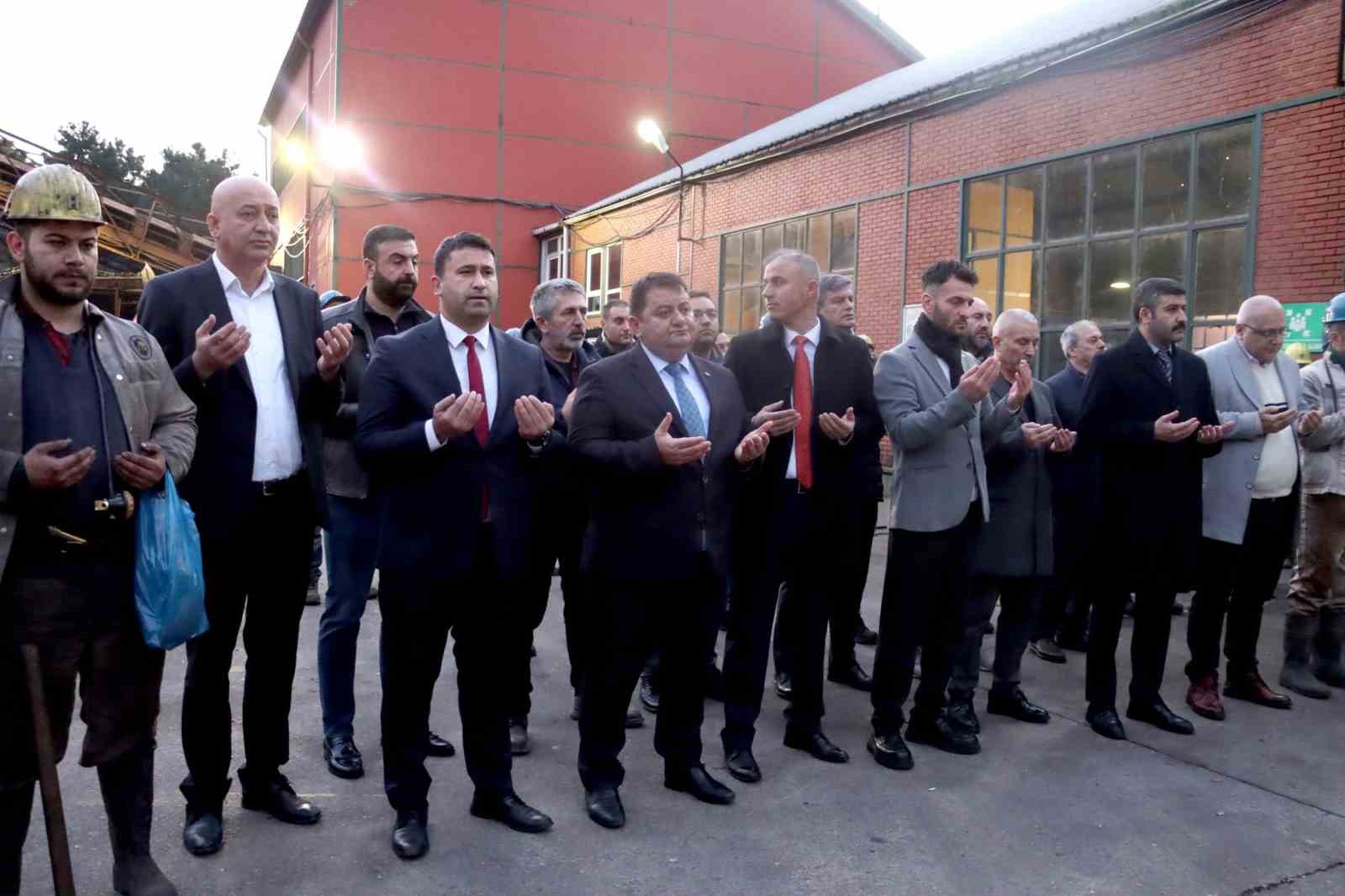 maden ocaginda hayatini kaybeden 8 isci dualarla anildi 2 SiuuDIDg