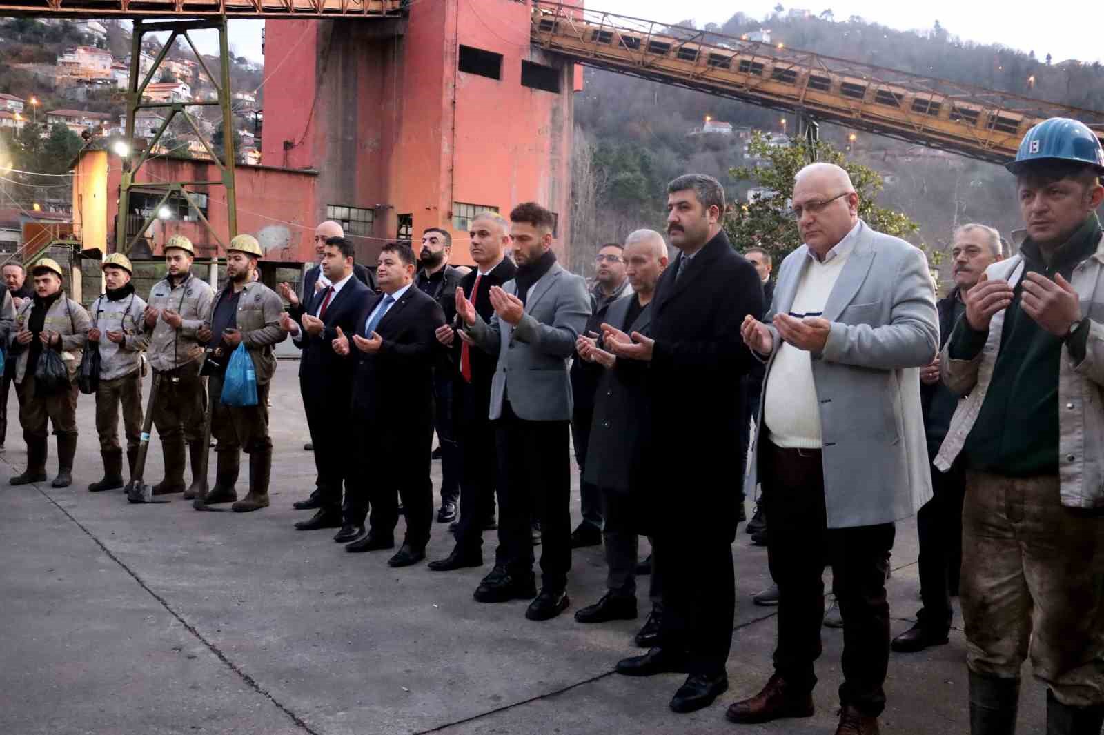 maden ocaginda hayatini kaybeden 8 isci dualarla anildi 3 fOEsZ2pR