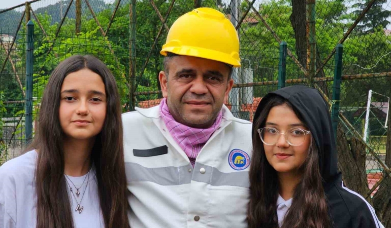 madenciler-cocuklarinin-ogrenim-gordugu-okulda-babalar-gununu-kutladi-H6UVTe2b.jpg