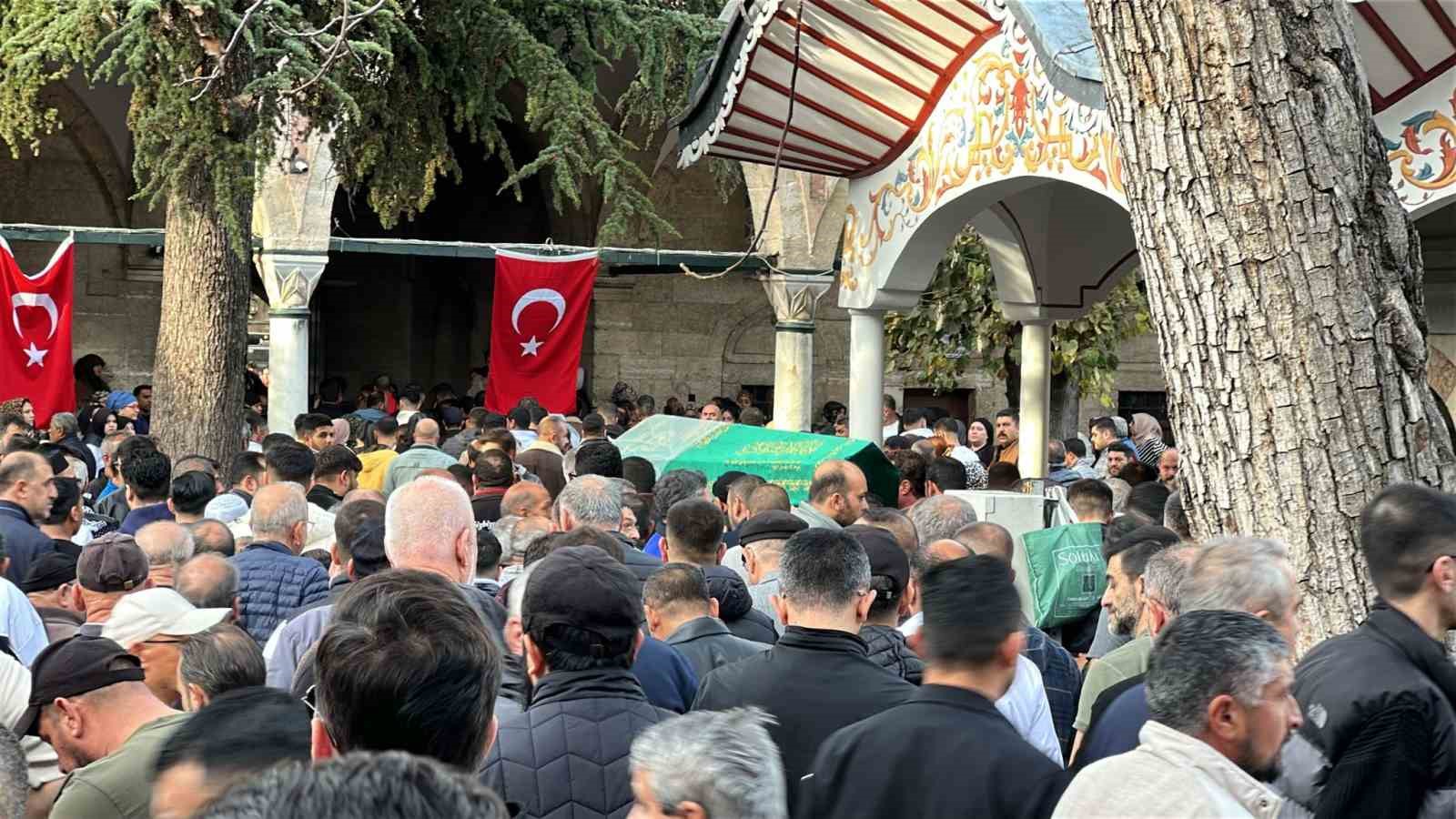 maganda kursunu genc kiz duvagiyla son yolculuguna ugurlandi 2 cEHiPpU6