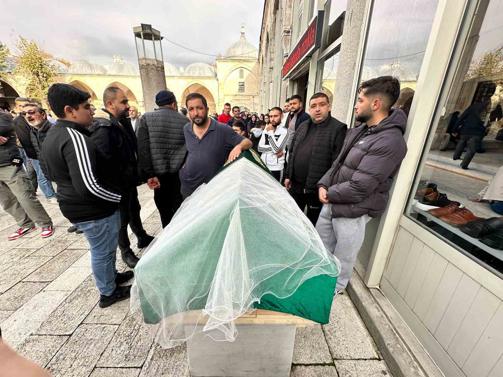 maganda kursunu genc kiz duvagiyla son yolculuguna ugurlandi 3 hVAQObba