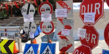 magandalarin-hedef-tahtasi-trafik-levhalari-sergilendi-yenilenme-bedeli-5-bin-tlyi-buluyor-sc5Bpdd2.jpg