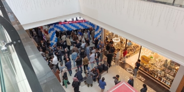 magaza-acilisinda-izdiham-yasandi-EBxntYsC.jpg