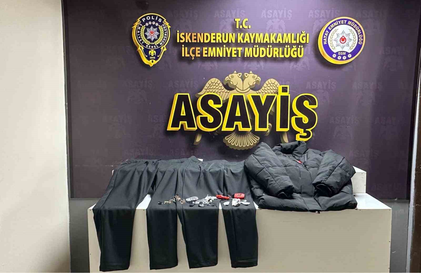 magazada alisveris yaparcasina rahat davranan 118 suc kaydi bulunan sahis kabinde alarmlari sokerken yakalandi