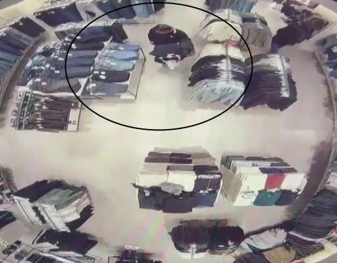 magazada alisveris yaparcasina rahat davranan 118 suc kaydi bulunan sahis kabinde alarmlari sokerken yakalandi