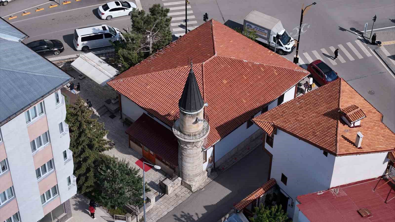 Mahalle adını bu camiden alıyor, minaresindeki zincirler ile dikkat çekiyor 4 mahalle adini bu camiden aliyor minaresindeki zincirler ile dikkat cekiyor 0 ddMJihT3