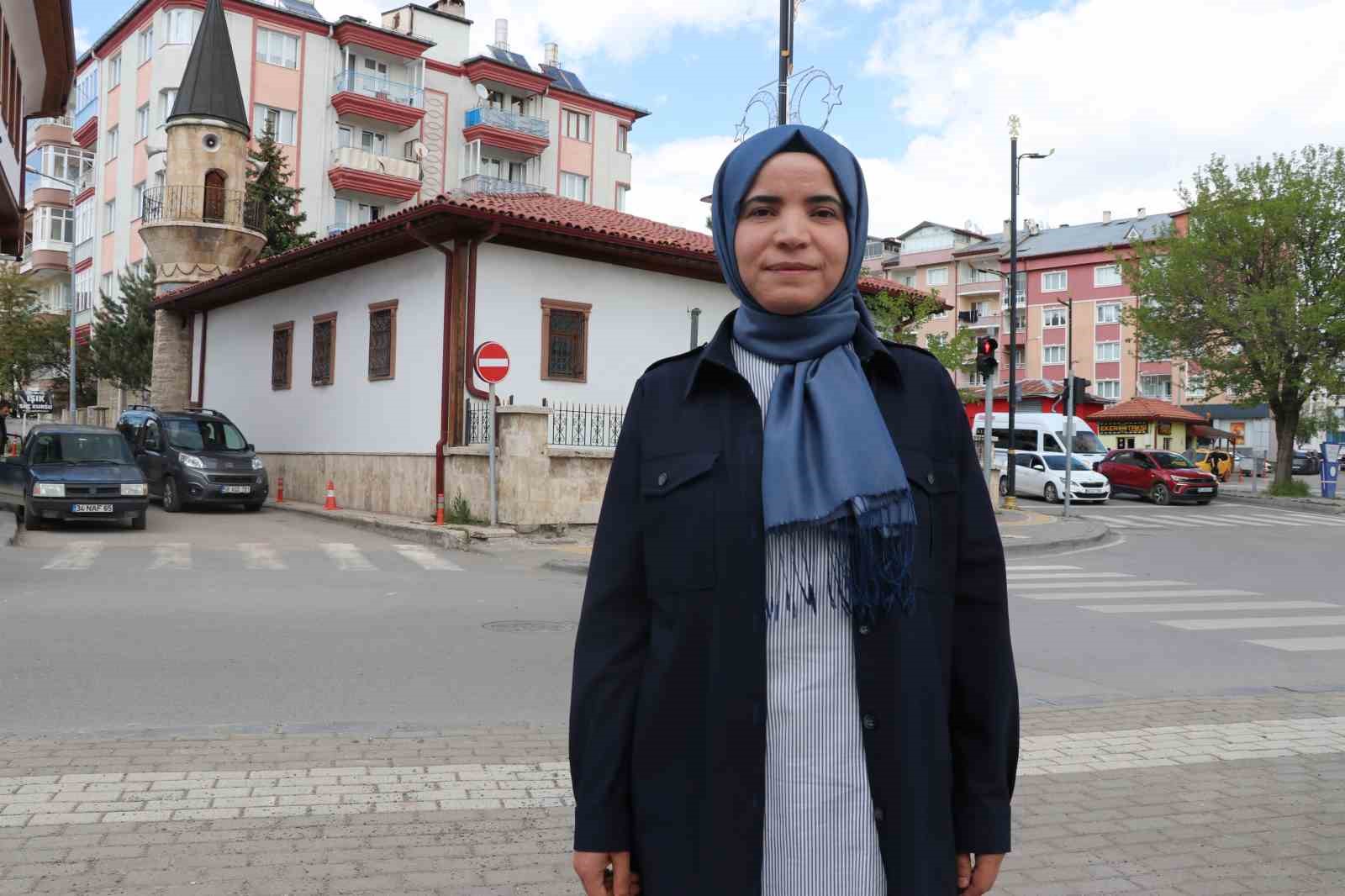 Mahalle adını bu camiden alıyor, minaresindeki zincirler ile dikkat çekiyor 7 mahalle adini bu camiden aliyor minaresindeki zincirler ile dikkat cekiyor 3 6Q9RNFzi