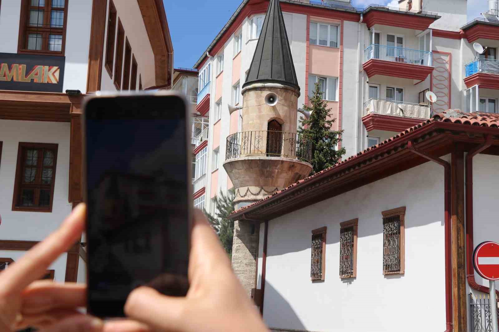 Mahalle adını bu camiden alıyor, minaresindeki zincirler ile dikkat çekiyor 8 mahalle adini bu camiden aliyor minaresindeki zincirler ile dikkat cekiyor 4 JtjHe1rQ