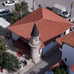 mahalle-adini-bu-camiden-aliyor-minaresindeki-zincirler-ile-dikkat-cekiyor-9tHOXGme.jpg