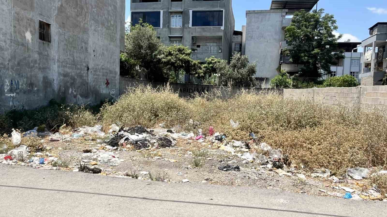 Mahalle arasındaki arsa çöplüğe döndü, vatandaşlar tepki gösterdi 6 mahalle arasindaki arsa copluge dondu vatandaslar tepki gosterdi 2 B5RIWCJ2