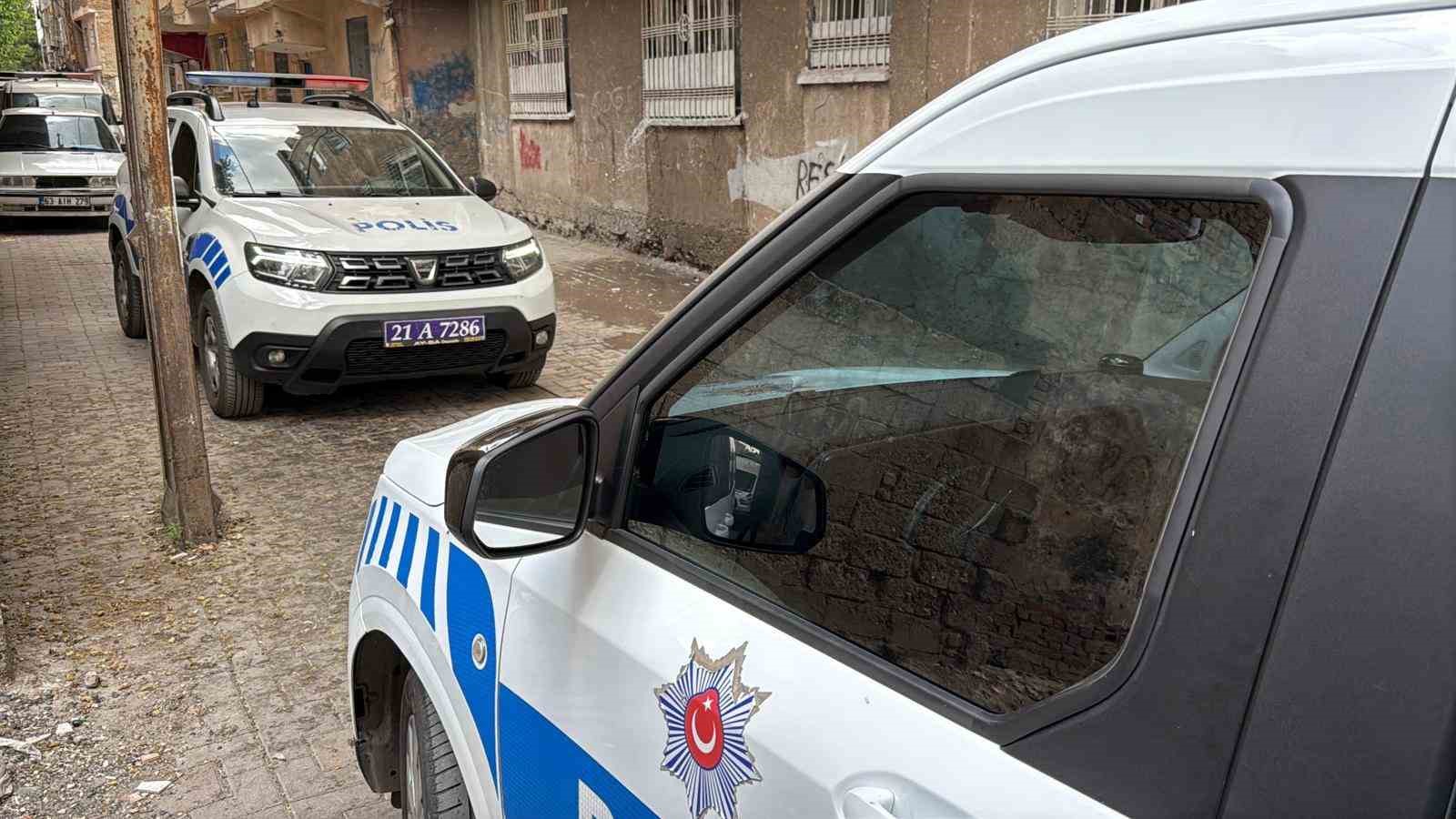 mahalle sakinleri kokudan suphelendi yalniz yasayan adam evinde olu bulundu 1 SUBB8bjg
