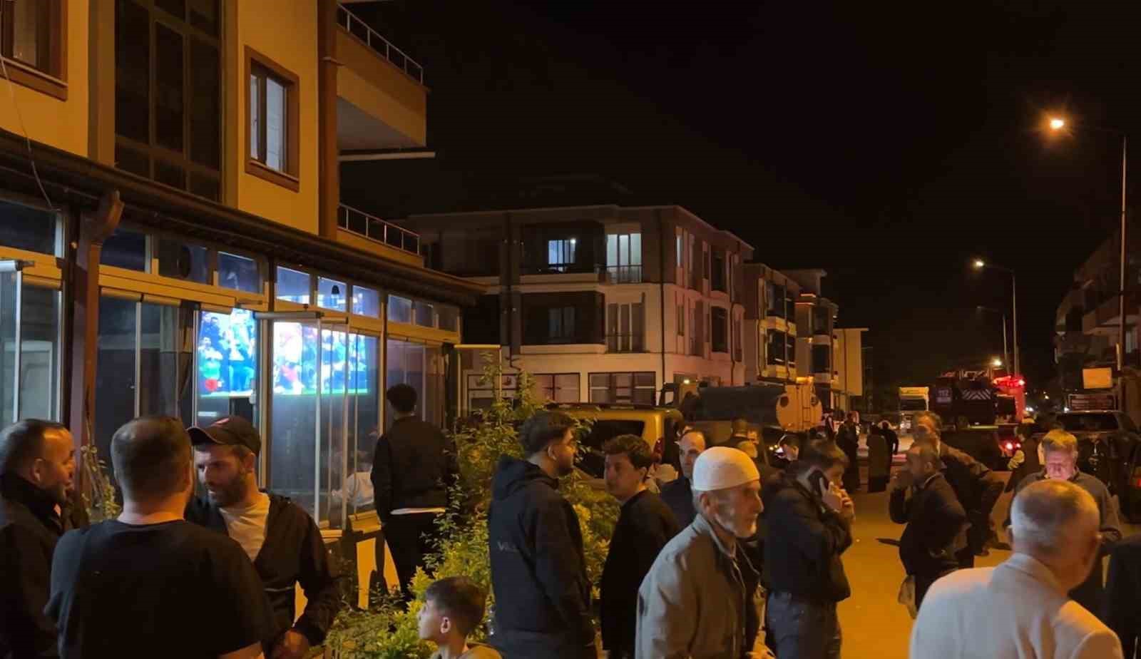 mahalle yanarken onlar derbiyi izledi 2 6RKRbvLj
