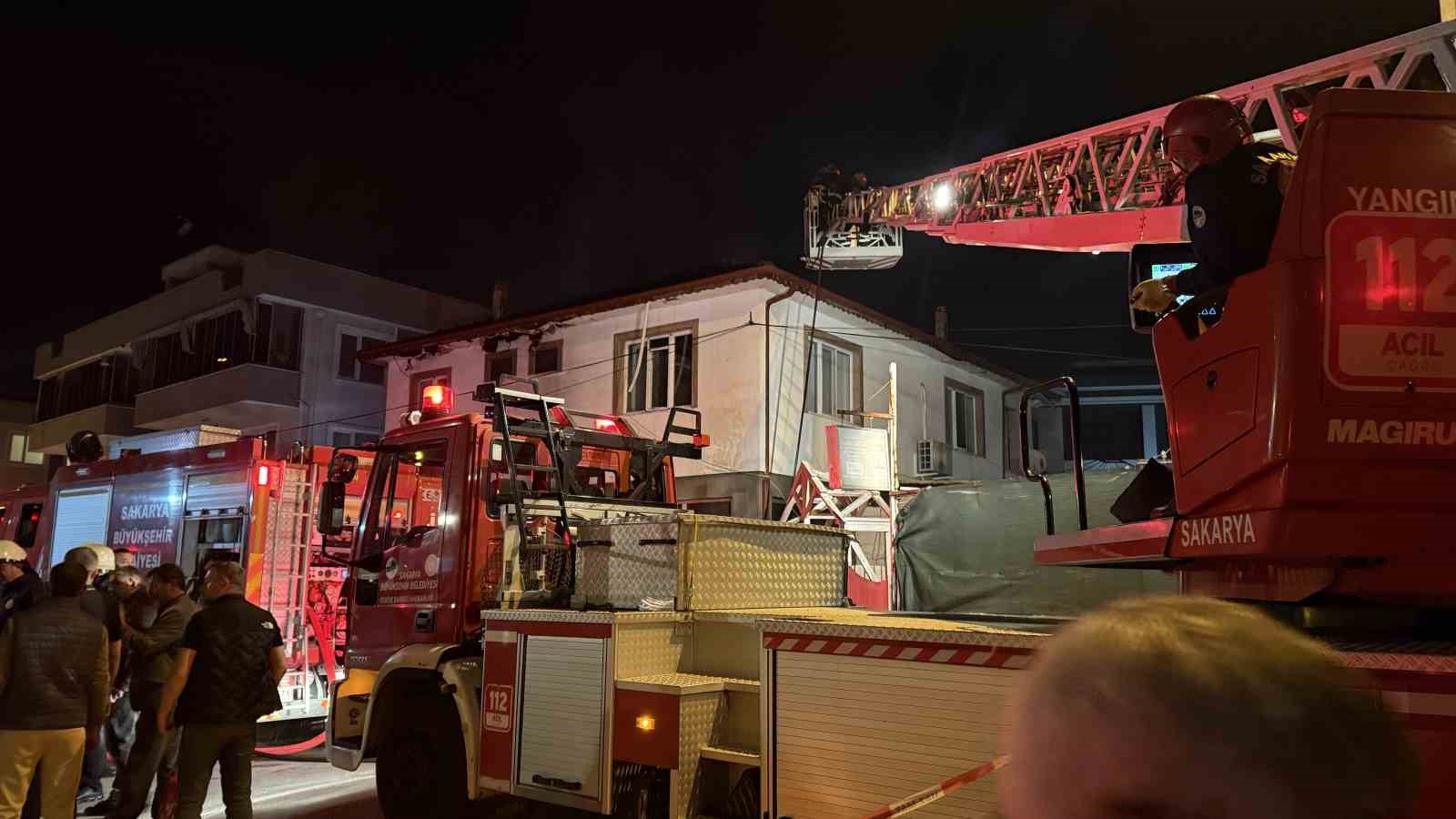 mahalle yanarken onlar derbiyi izledi 3 kgambLdQ