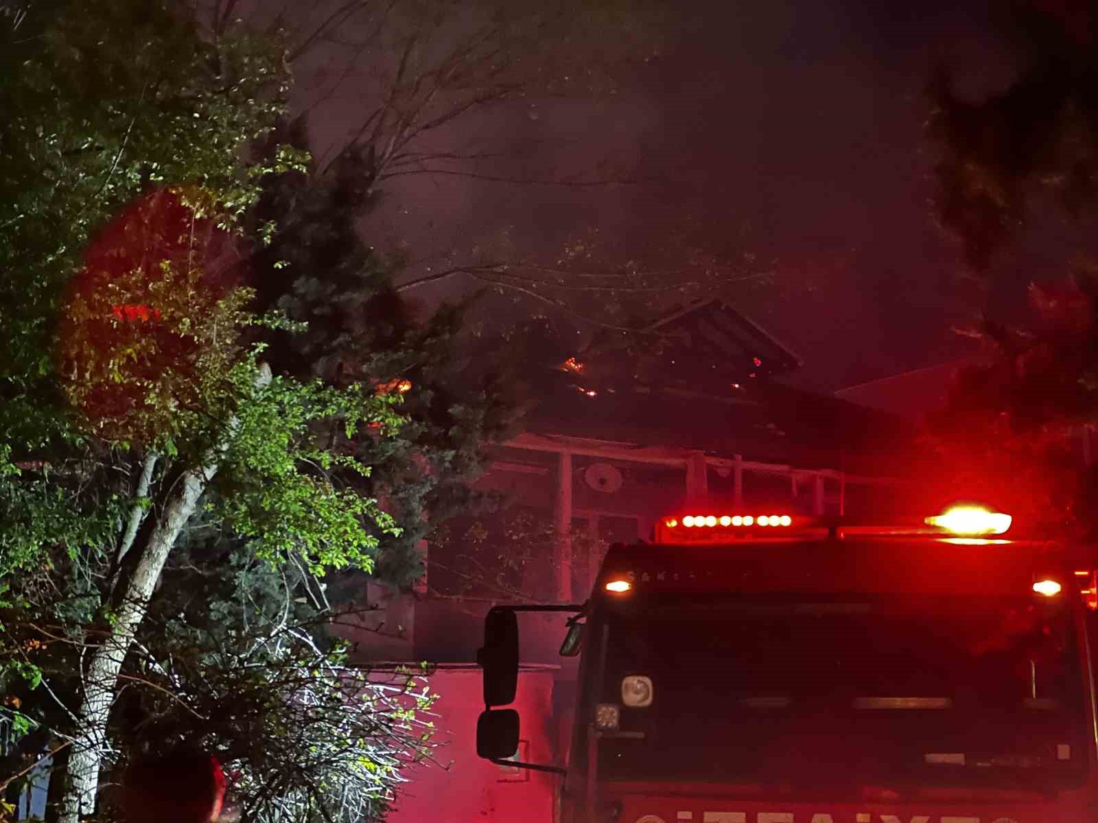 mahalle yanarken onlar derbiyi izledi 7 t6bw1HvR