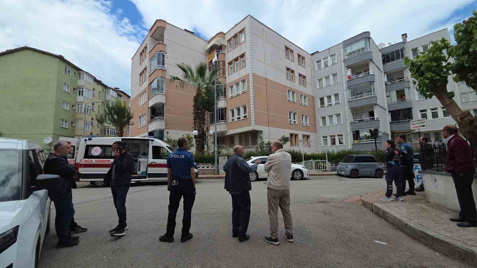 mahallede panik genc kadin 2 saat sonra ikna oldu 0 d5t4BF1g