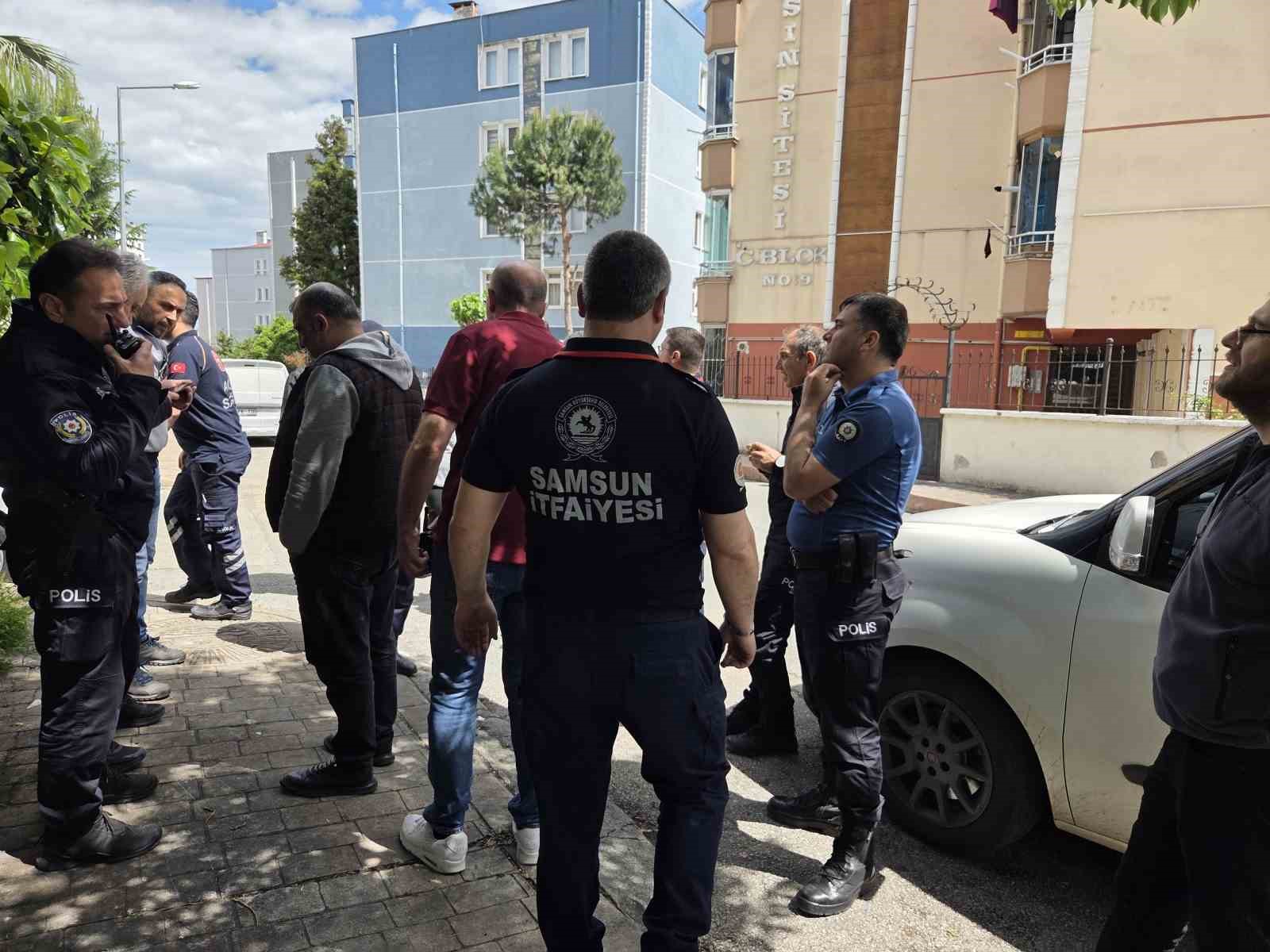 mahallede panik genc kadin 2 saat sonra ikna oldu 2 Jcue65n2
