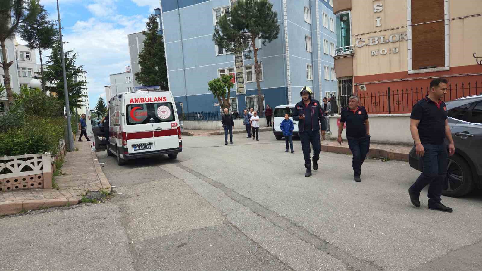 mahallede panik genc kadin 2 saat sonra ikna oldu 3 8Xhw2Bzr