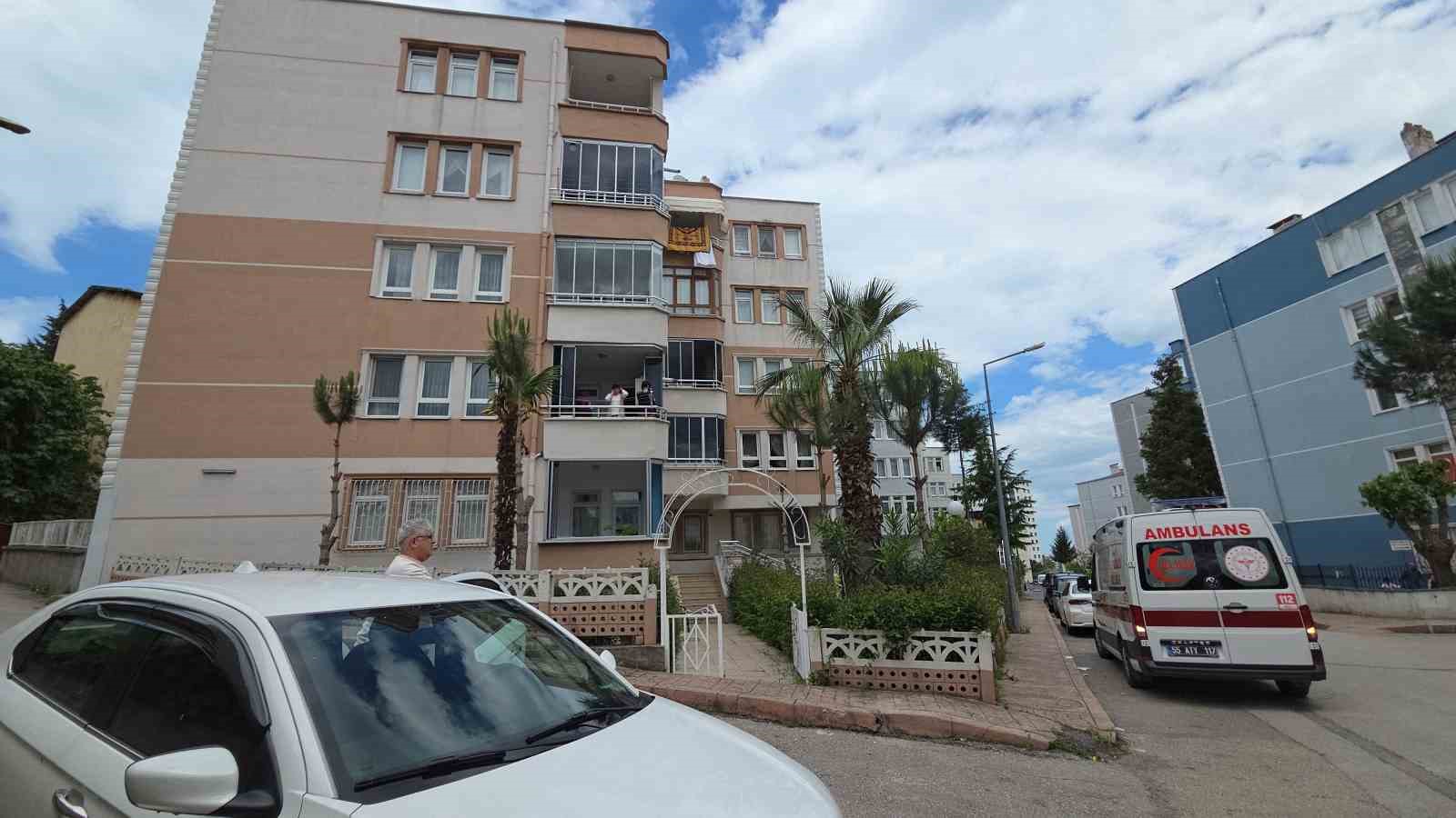 mahallede panik genc kadin 2 saat sonra ikna oldu 4 X4hkAgcu