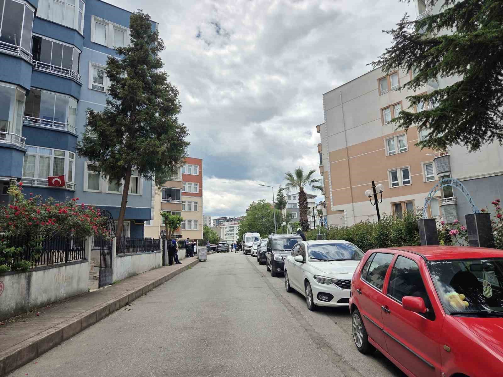 mahallede panik genc kadin 2 saat sonra ikna oldu 5 Ab9Eb4ip