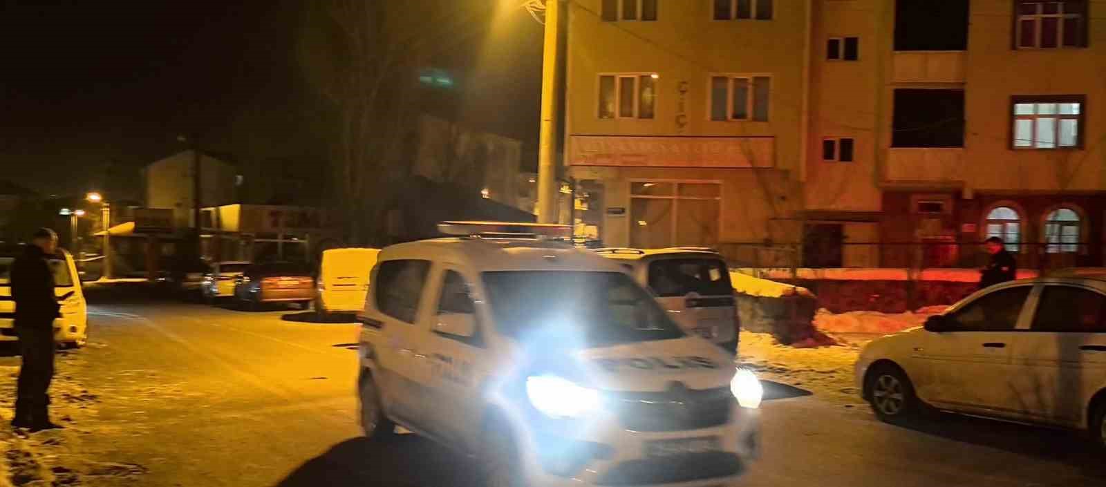 Mahallede silahlı saldırı paniği 4 mahallede silahli saldiri panigi 0 mFQklFd8