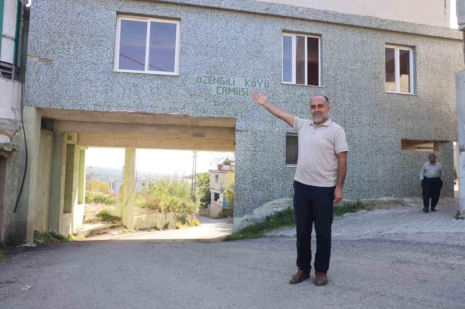 Mahallelinin uygun yer bulamaması üzerine inşa edilen caminin altından 6 metre genişliğinde yol geçiyor 5 mahallelinin uygun yer bulamamasi uzerine insa edilen caminin altindan 6 metre genisliginde yol geciyor keHqDAIJ
