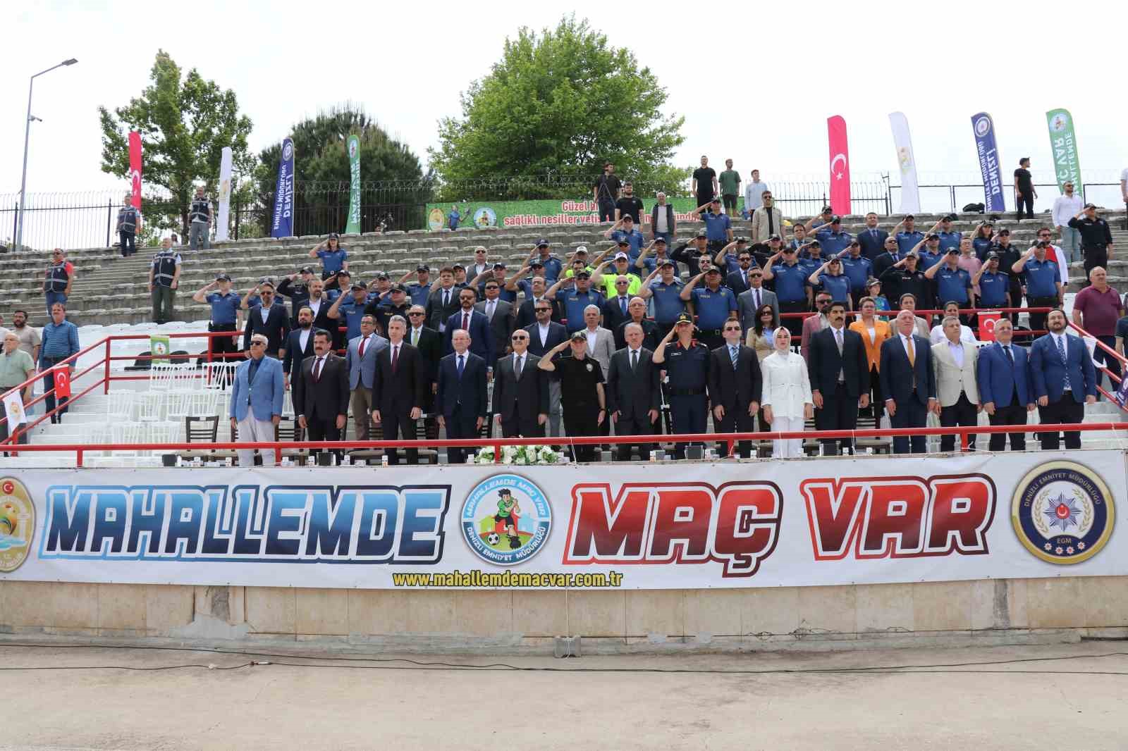 mahallemde mac var heyecaninda son 32 turu basladi 1 zcqgvlD1