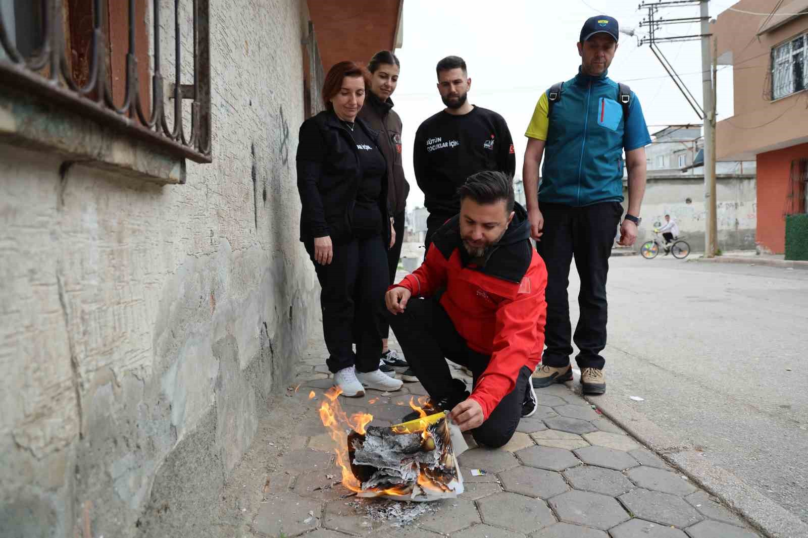 mahallenin bakkal borcunu odeyip veresiye defterini yakti 1 WdgiZWB1