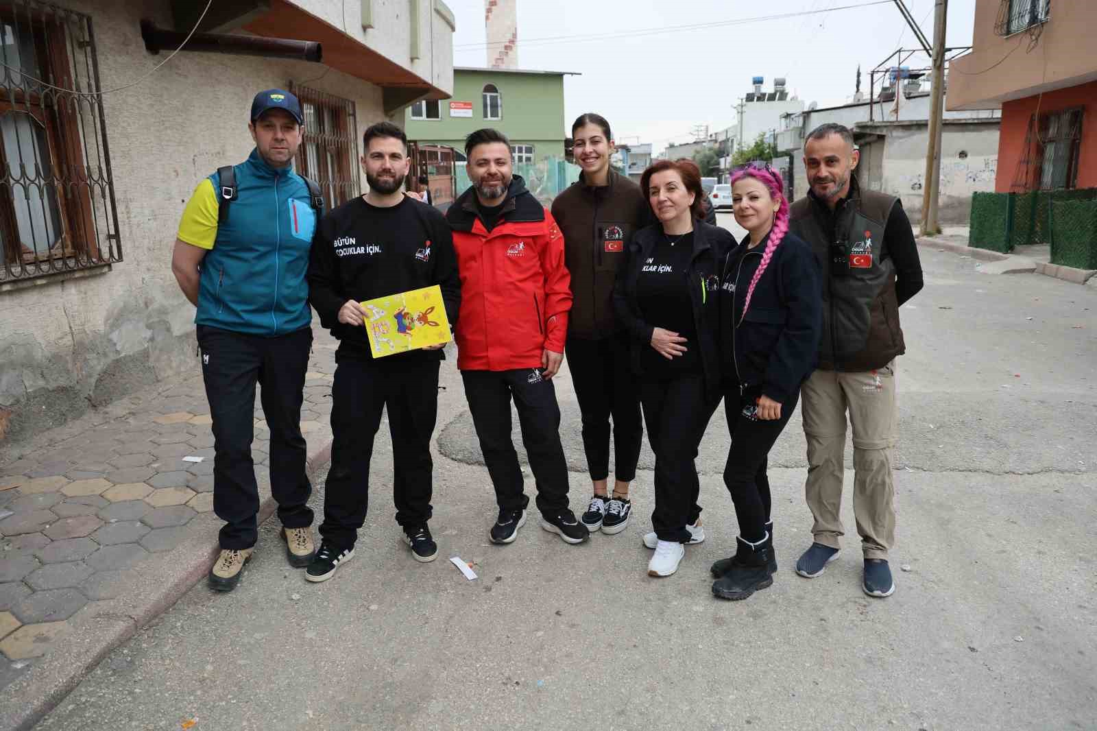 mahallenin bakkal borcunu odeyip veresiye defterini yakti 3 4ISuaRHl